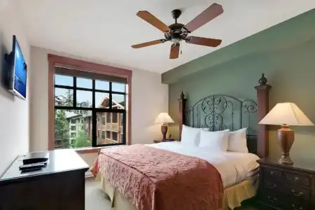 The Village Lodge - 5
