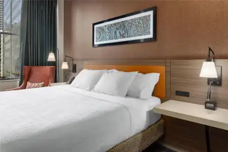 Hilton Garden Inn Chicago Central Loop - 11