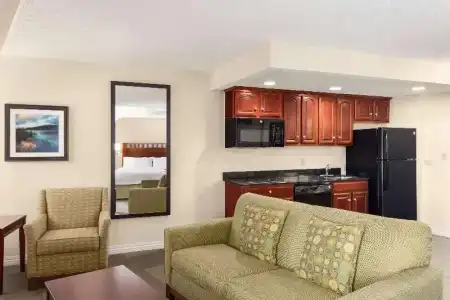 Hampton Inn Colchester - 68