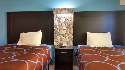 Driftwood Beach Motel - 32