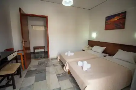 Harrys bar & apartments - 19