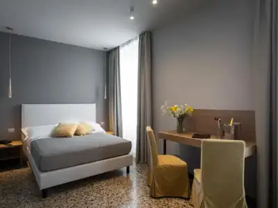 HNN Luxury Suites - 27