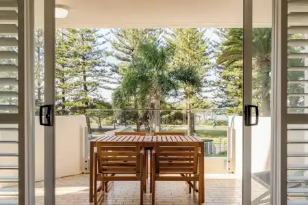 Cashelmara Beachfront Apartments - 40