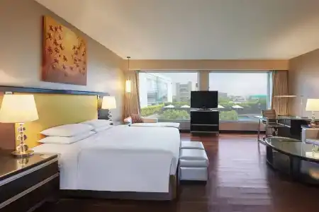 Courtyard by Marriott Mumbai International Airport - 93