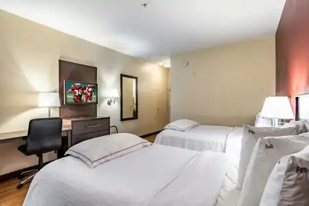 Red Roof Inn PLUS+ Phoenix West - 28
