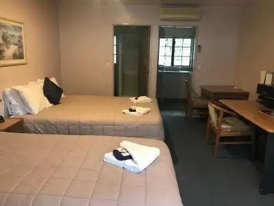 Tudor Lodge Motel - 20