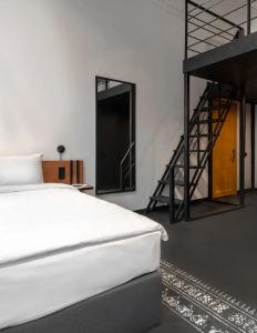 Globe Runner Rooms & Dorms - 103