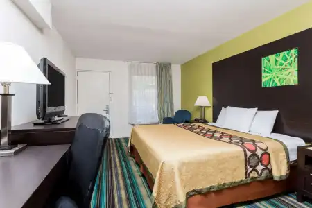 Super 8 by Wyndham Augusta - 2