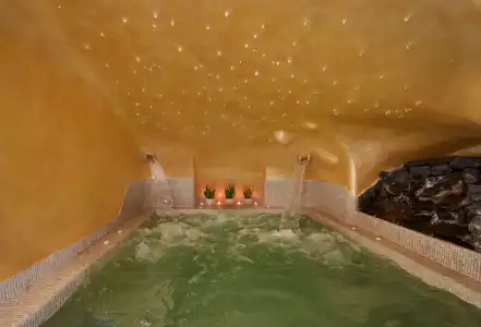 Gold Suite - 9