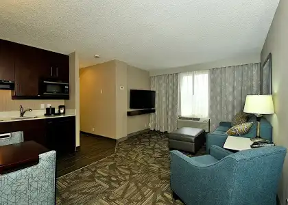Hampton Inn & Suites by Hilton Calgary-Airport - 3