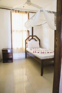 Moonshine Uroa Boutique - 2