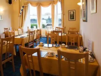 Heriott Park Guest House - 12