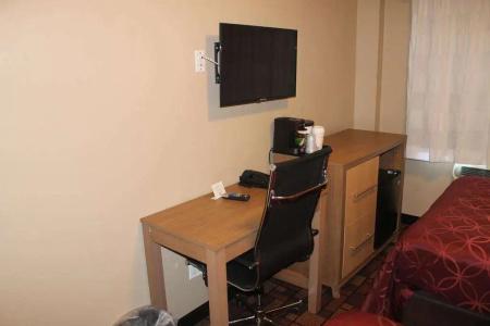 Days Inn by Wyndham Brooklyn Borough Park - 1