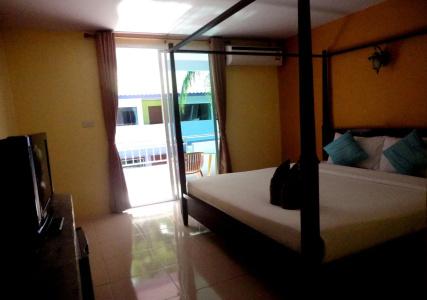 Phi Phi Don Chukit Resort - 2