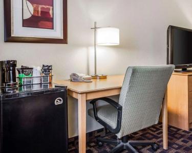 Quality Inn & Suites des Moines Airport - 6
