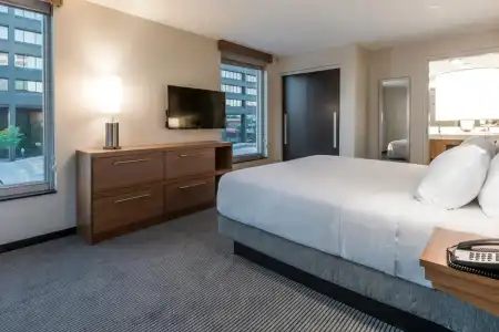 Hyatt Place Boise/Downtown - 4