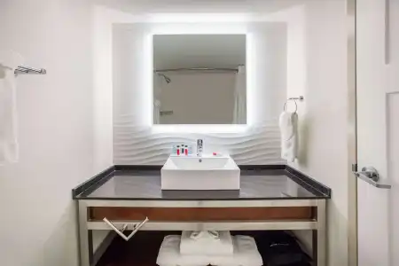 Ramada by Wyndham Austin South - 3