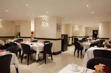 Park Grand Paddington Court - 14