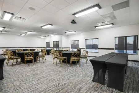 Hawthorn Suites by Wyndham Lubbock - 28
