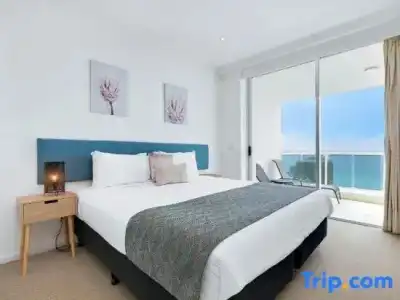 Pacific Views Resort - 216