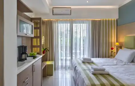 Leonidas & Apartments - 4
