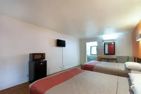 Motel 6 Houston, TX - East - 4