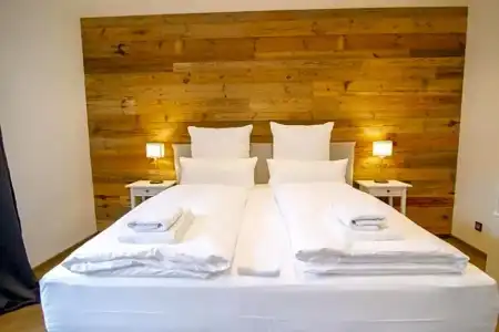 Schiefer Suite & Apartments - 14