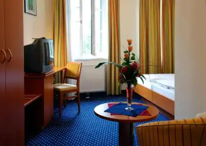 SUITE 900m ZUR OPER - 50