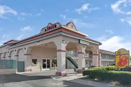 Super 8 by Wyndham Tucson Downtown Convention Center - 0