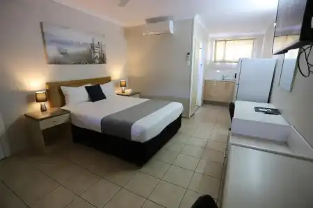 Tropic Coast Motel - 168