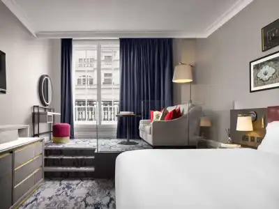 The Trafalgar St. James London, Curio Collection by Hilton - 41