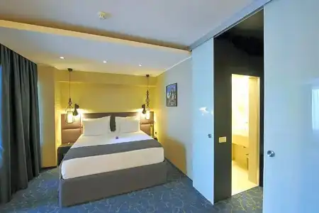 Crystal Palace - 63