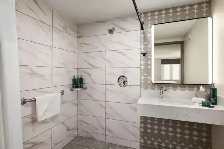 DoubleTree by Hilton New York Midtown Fifth Ave - 9