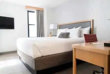 Saint Clair- Magnificent Mile - 32