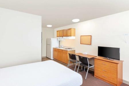 WoodSpring Suites Sioux Falls - 17
