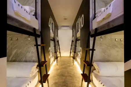 Savage Hostel - 18