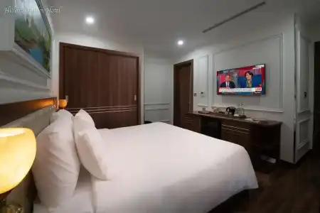 Hillary Hanoi - 37
