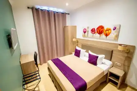 Hôtel Parisien - 81