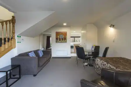 Commodore Motels - 12