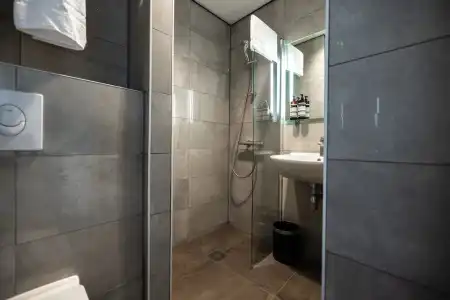 HOTELUX Amsterdam Airport - 9