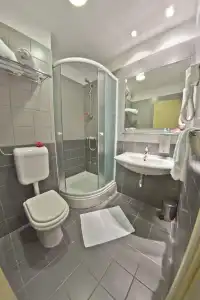 Newly Renovated Kastil - 8