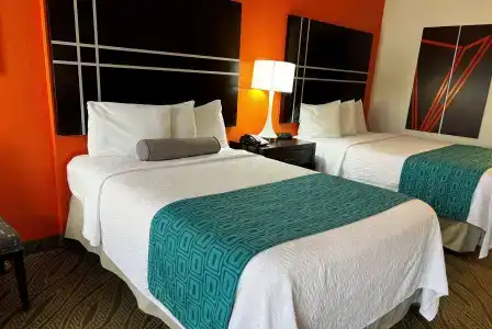 Howard Johnson by Wyndham Houston Heights/Downtown - 5