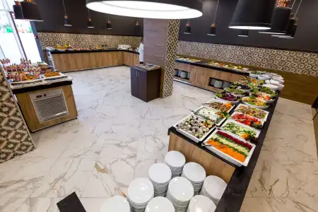 Best Western Plus Premium Inn - 12