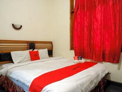 RedDoorz at Golden Inn Tugu Yogyakarta - 11