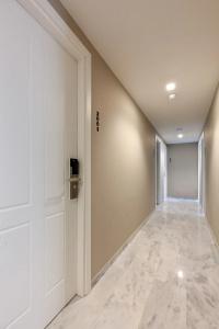 Trendy by Athens Primes - 29