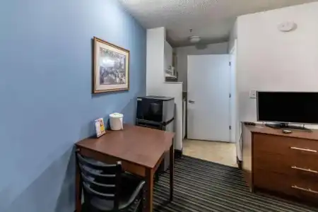 Motel 6 Greensboro, NC - I-40 - 77