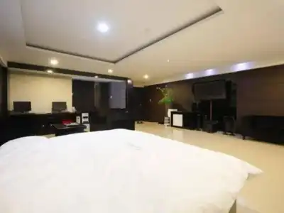 Iris Motel - 3