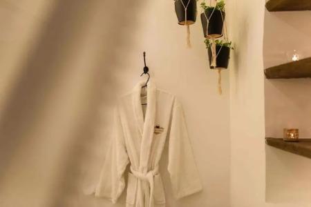 Oinou Strata - Adults Only - 69