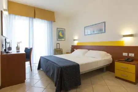 ApartSheila - 28