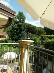 Sally's B&B - 8